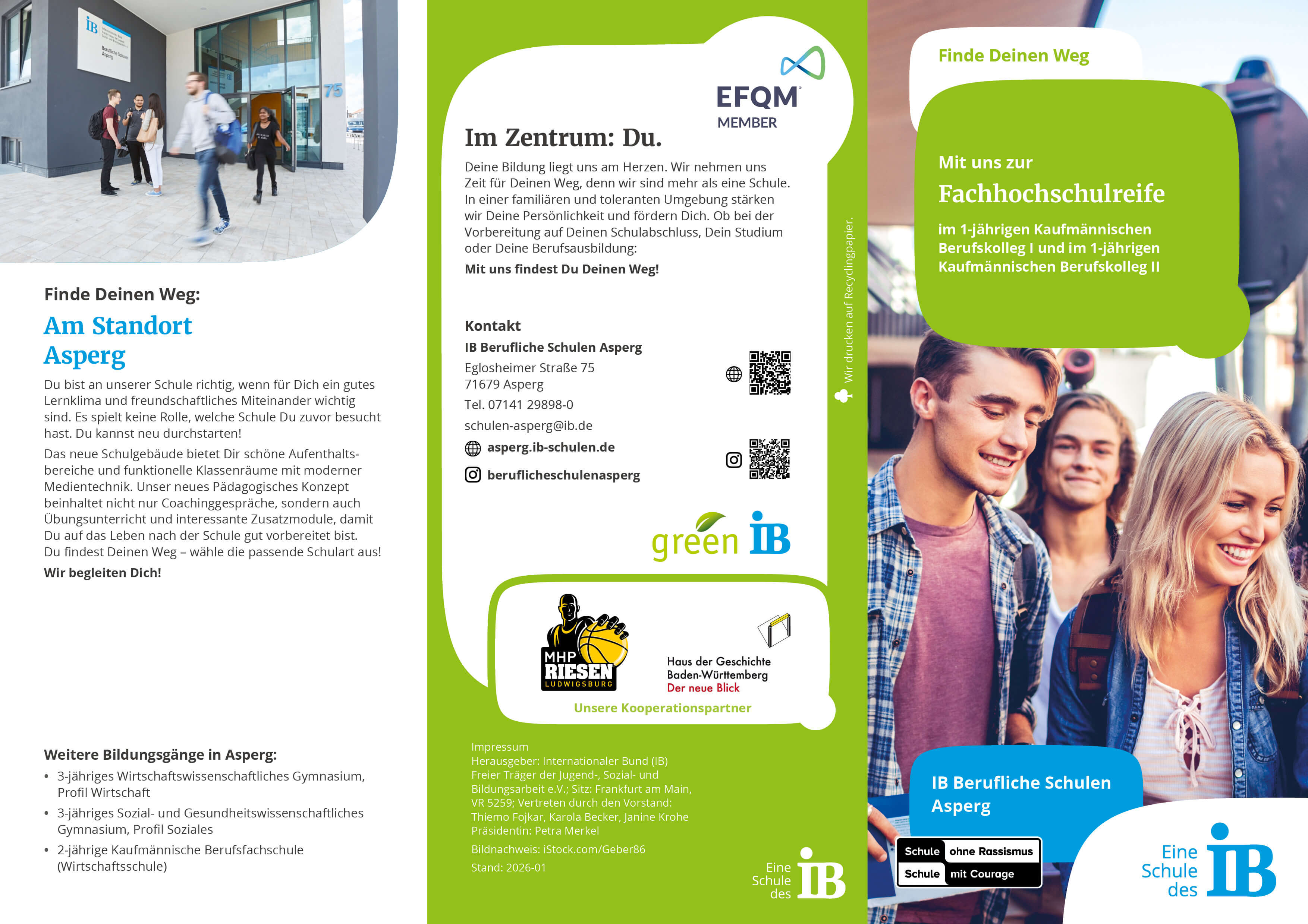 Ein Flyer der IB Berufliche Schulen Asperg zeigt fröhliche Studenten und informiert über Bildungsgänge am Standort Asperg.